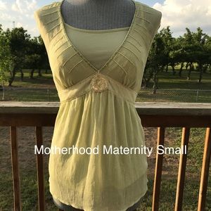 Maternity summer shirt size small